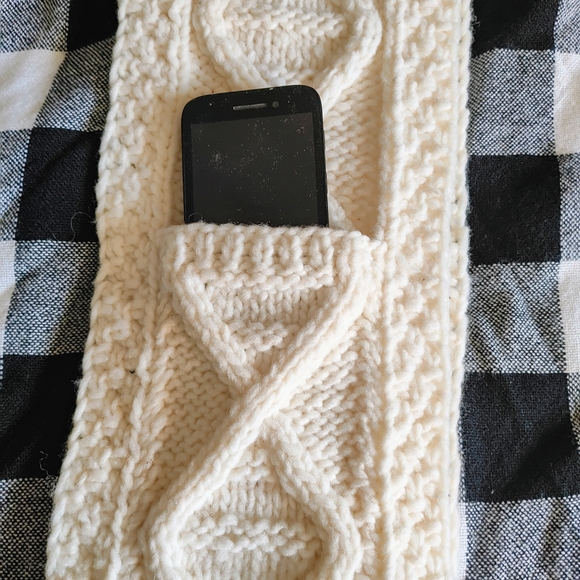 Cream Knit Scarf with Geometric Pattern - Picture 3 of 4